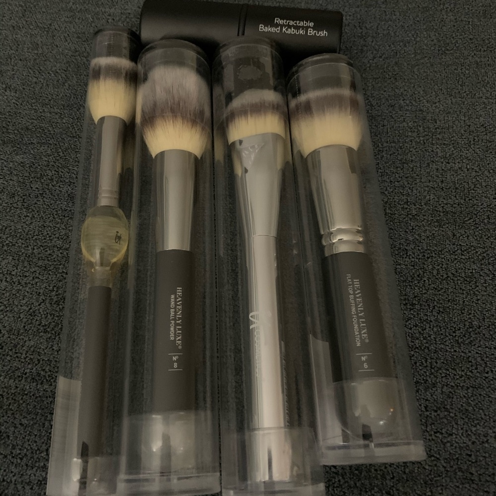 5 makeup brushes.